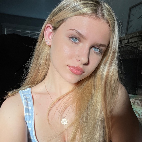 Meet your Posher, Ashton - Picture 1 of 1